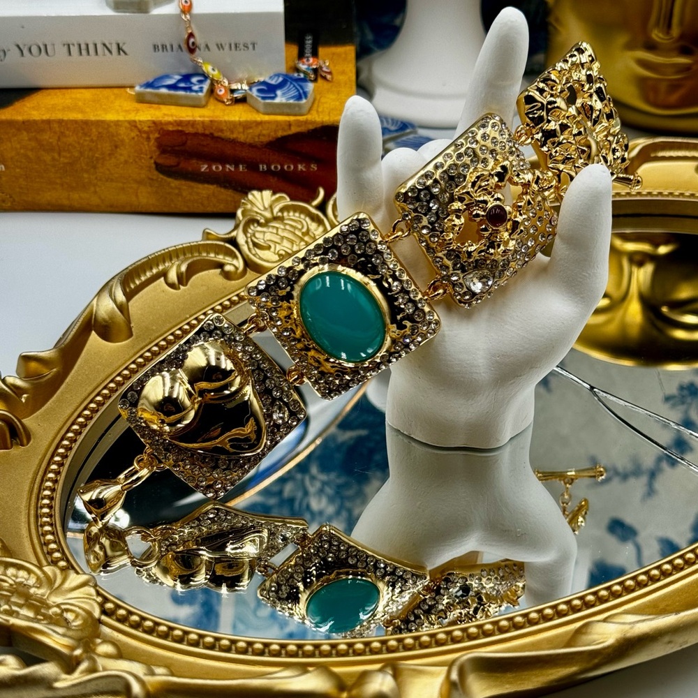 🆕 SCHIAPARELLI for Museum Gift Shop 🧿 NWOT Medallion Charm Bracelet